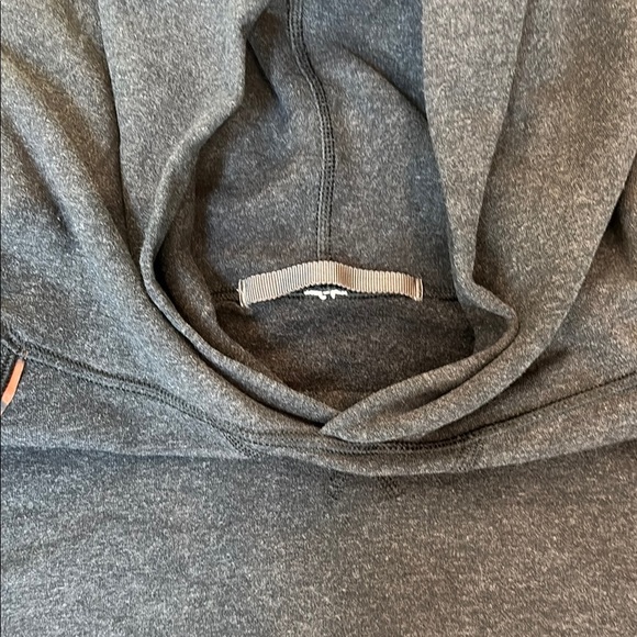 Lululemon Heathered Black Cropped Please Me Pullover Women's est Size 8 - Picture 7 of 9
